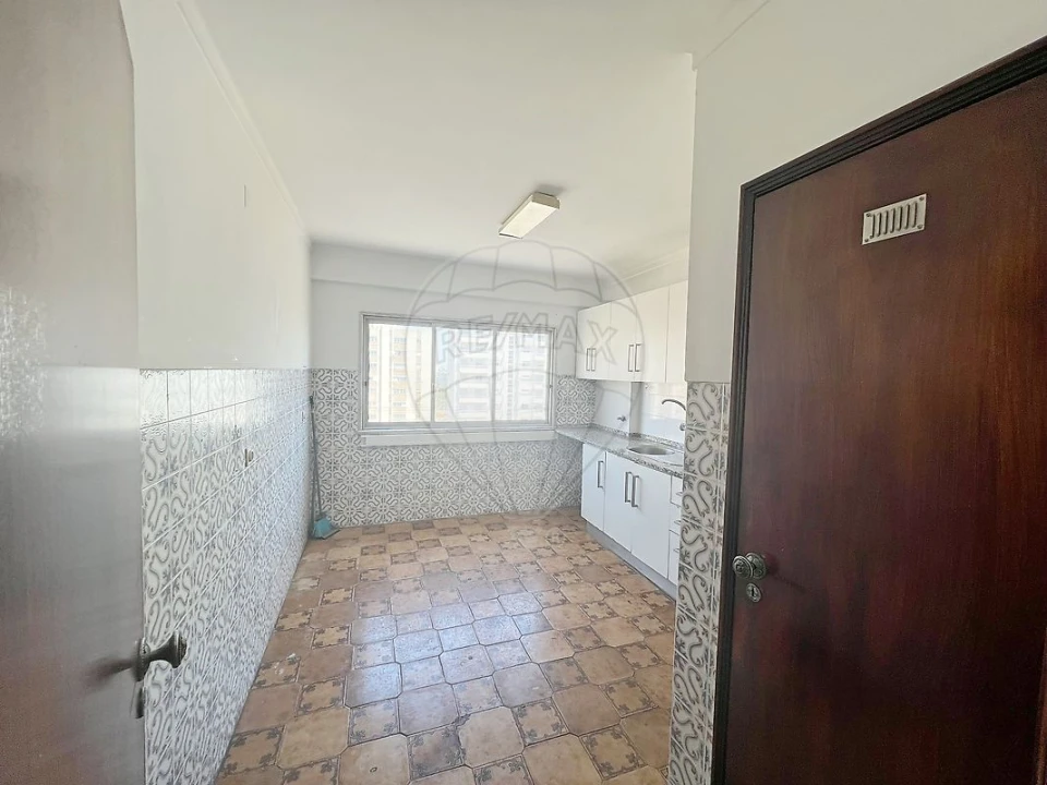 Apartamento T3 para Venda em Carregado e Cadafais Foto 2