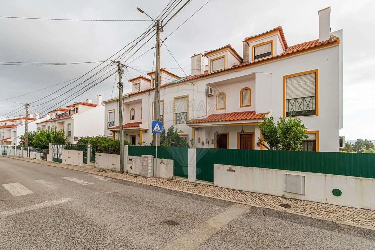 Moradia T3 para Venda em Alenquer (Santo Estêvão e Triana) Foto 2