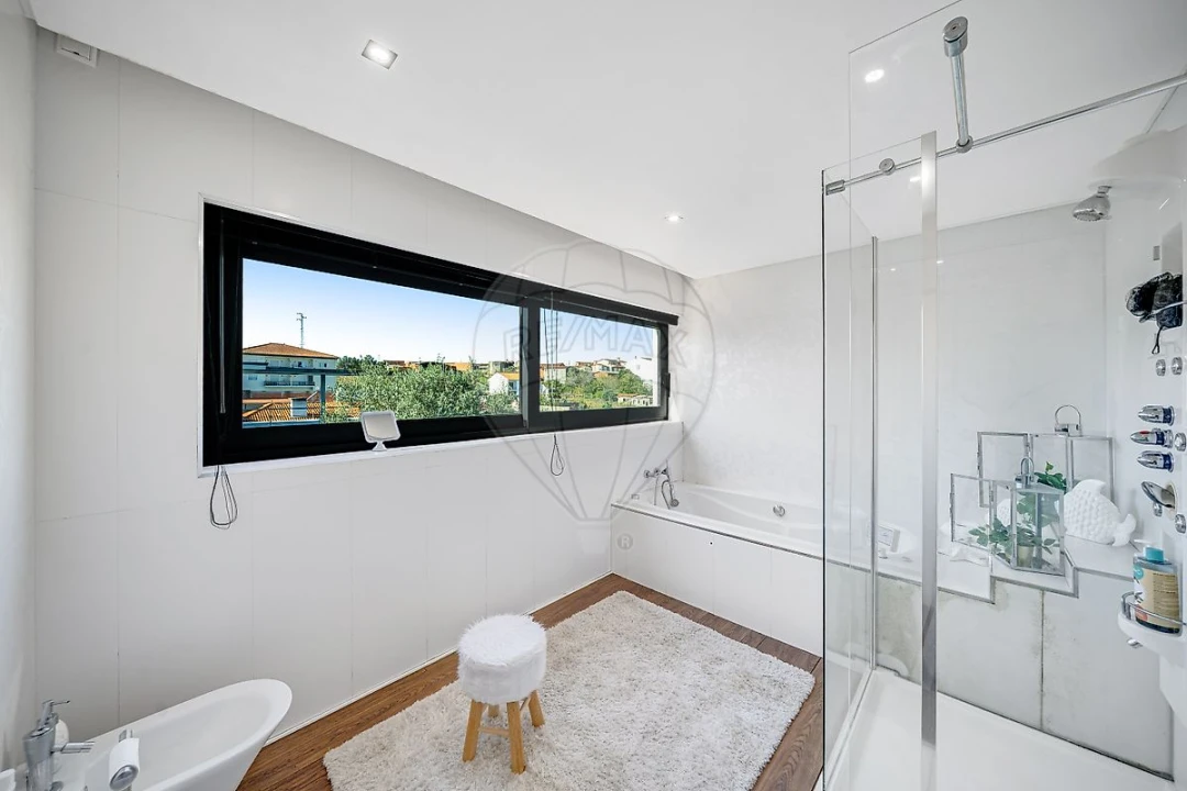 Moradia T5 para Venda em Fermentelos Foto 12