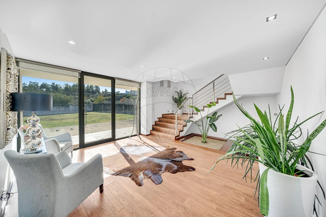 Moradia T5 para Venda em Fermentelos Foto 2