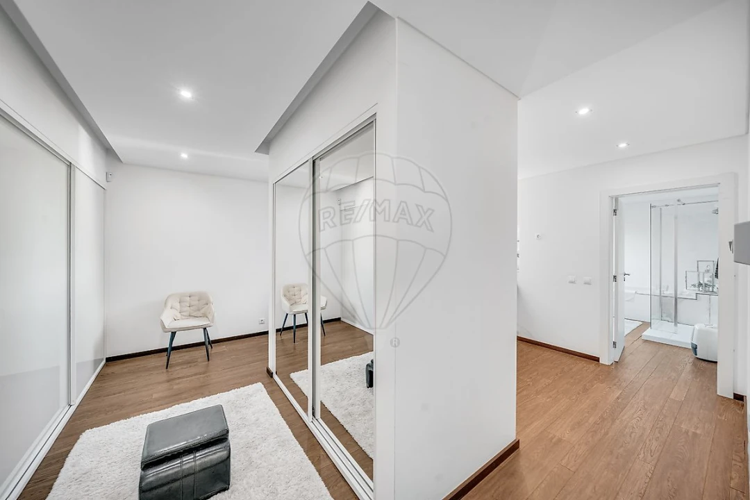 Moradia T5 para Venda em Fermentelos Foto 13