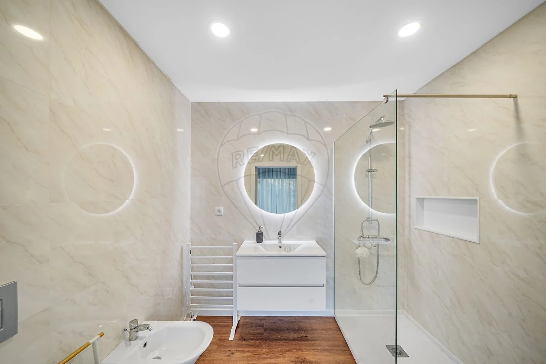 Moradia T5 para Venda em Fermentelos Foto 19