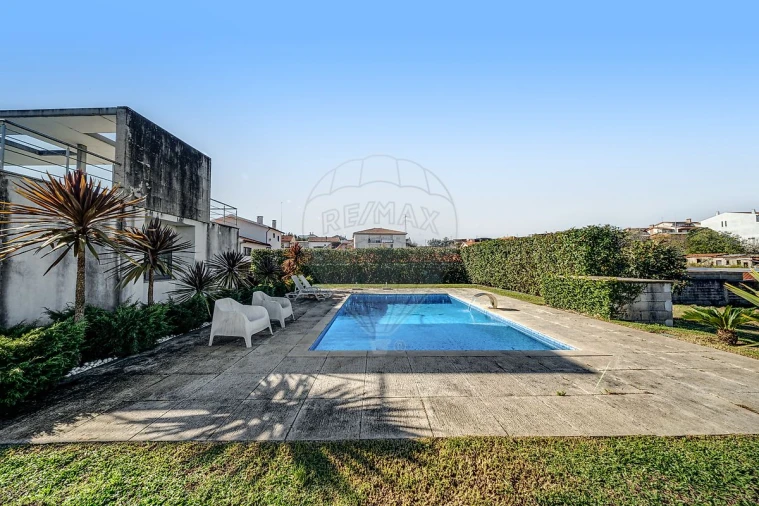 Moradia T5 para Venda em Fermentelos Foto 28