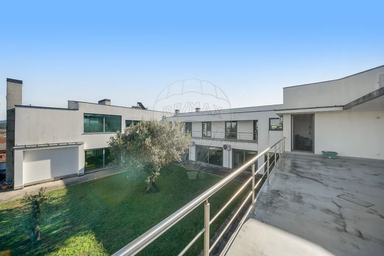 Moradia T5 para Venda em Fermentelos Foto 27