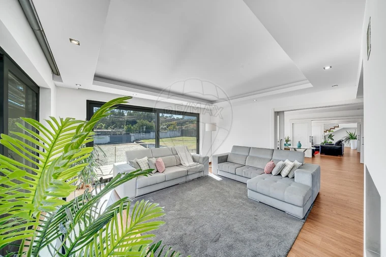 Moradia T5 para Venda em Fermentelos Foto 8