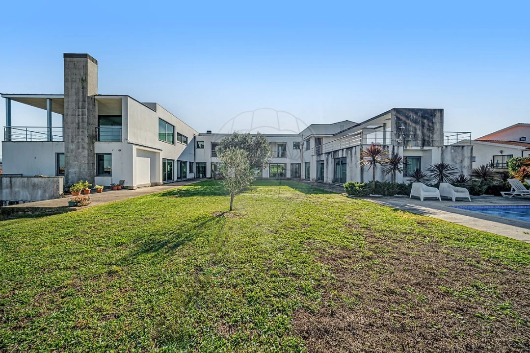 Moradia T5 para Venda em Fermentelos Foto 30