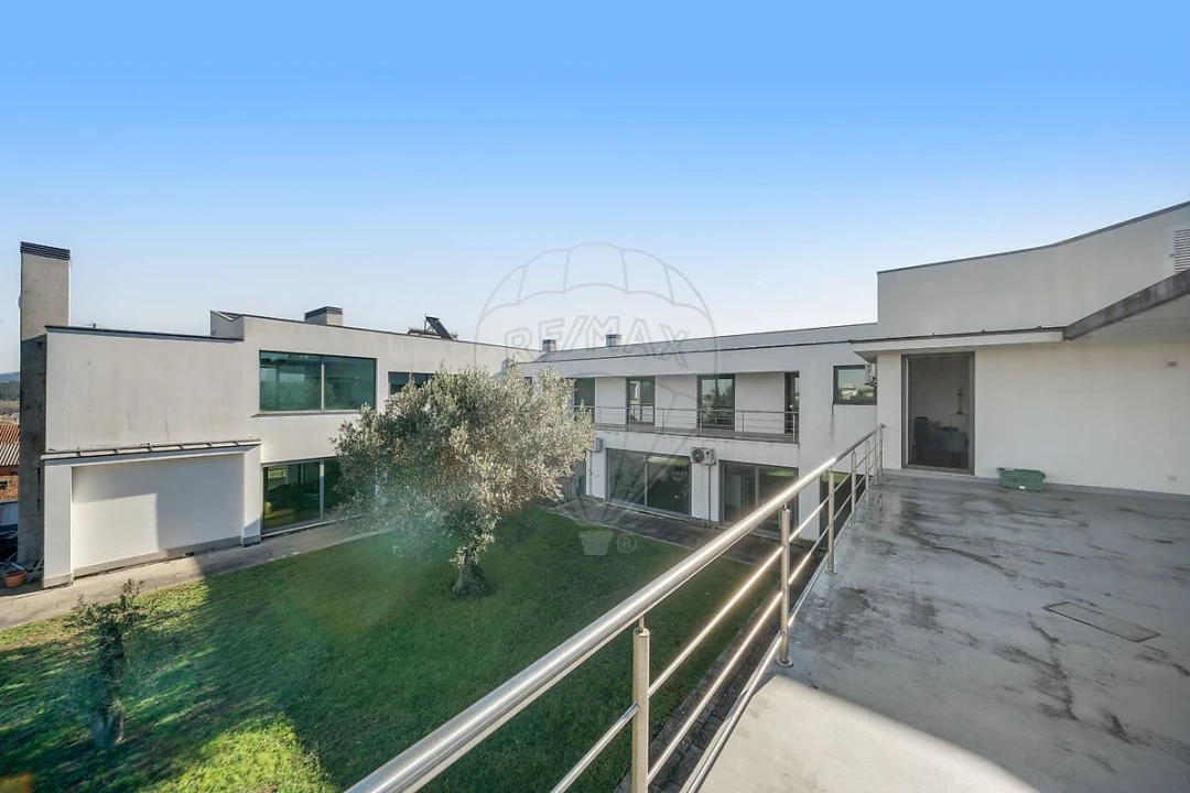 Moradia T5 para Venda em Fermentelos Foto 27