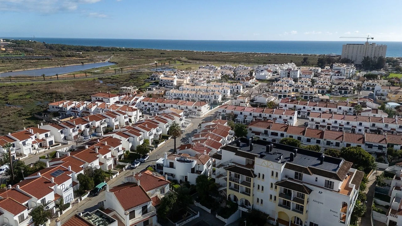 Apartamento T1 para Venda em Altura Foto 25