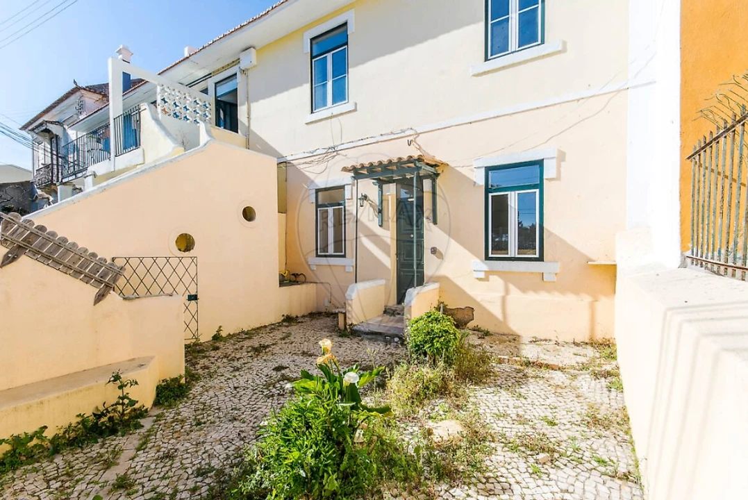 Prédio para Venda em Carcavelos e Parede Foto 2