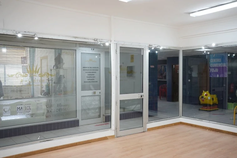 Loja para Venda em Laranjeiro e Feijó Foto 12