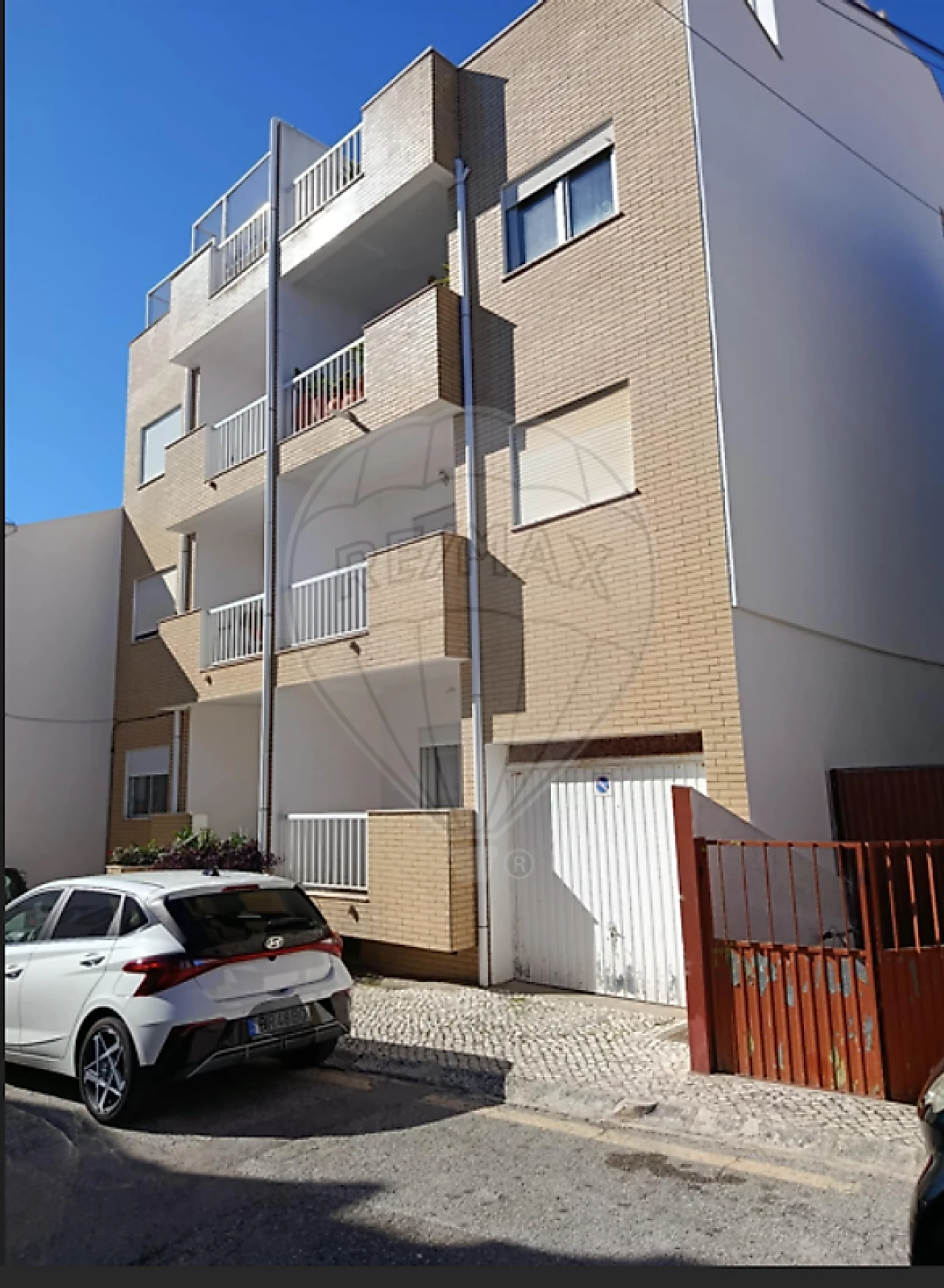 Garagem para Venda em Buarcos Foto 1