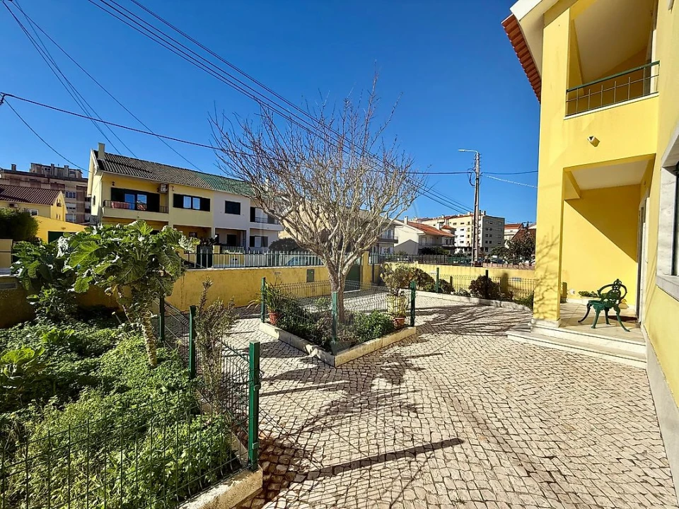 Moradia T5 para Venda em Algueirão-Mem Martins Foto 32