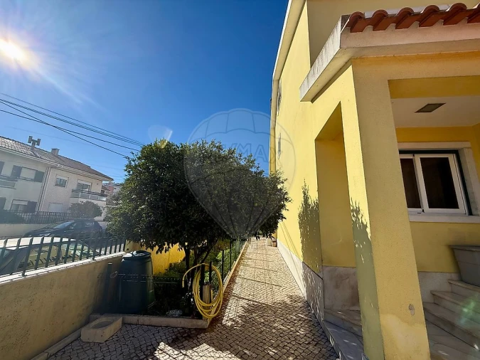 Moradia T5 para Venda em Algueirão-Mem Martins Foto 31