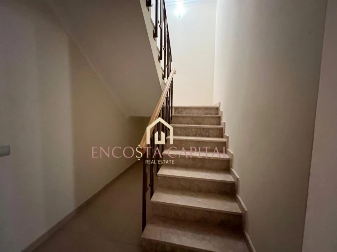 Moradia T4 para Venda em Quarteira Foto 11