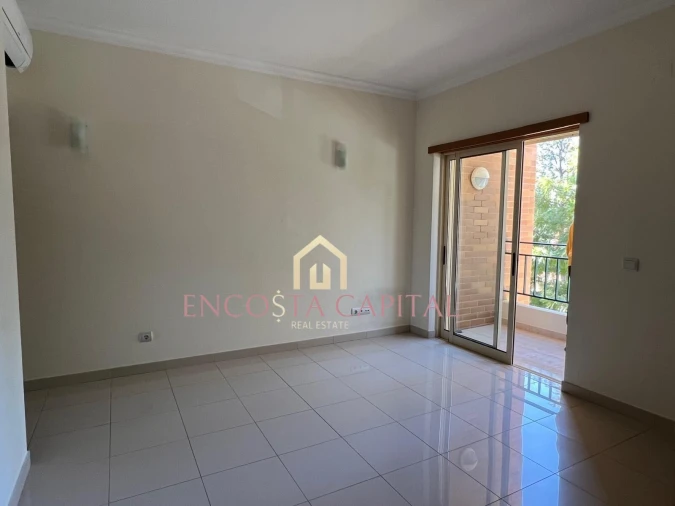 Moradia T4 para Venda em Quarteira Foto 10