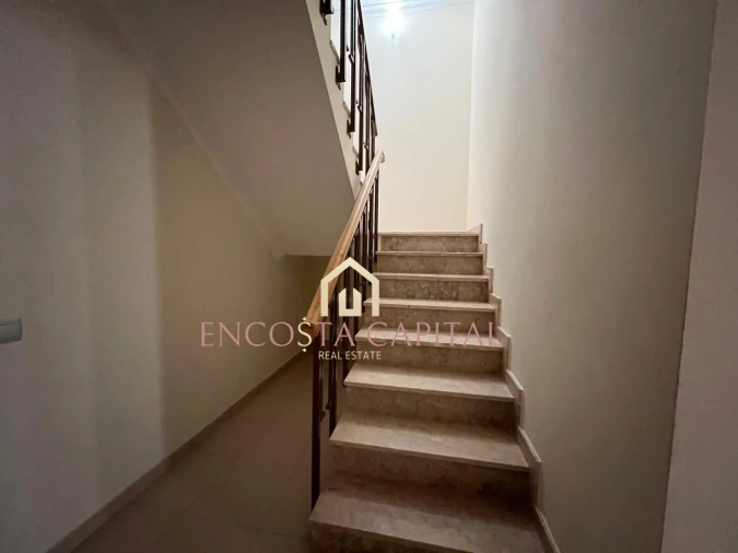 Moradia T4 para Venda em Quarteira Foto 11