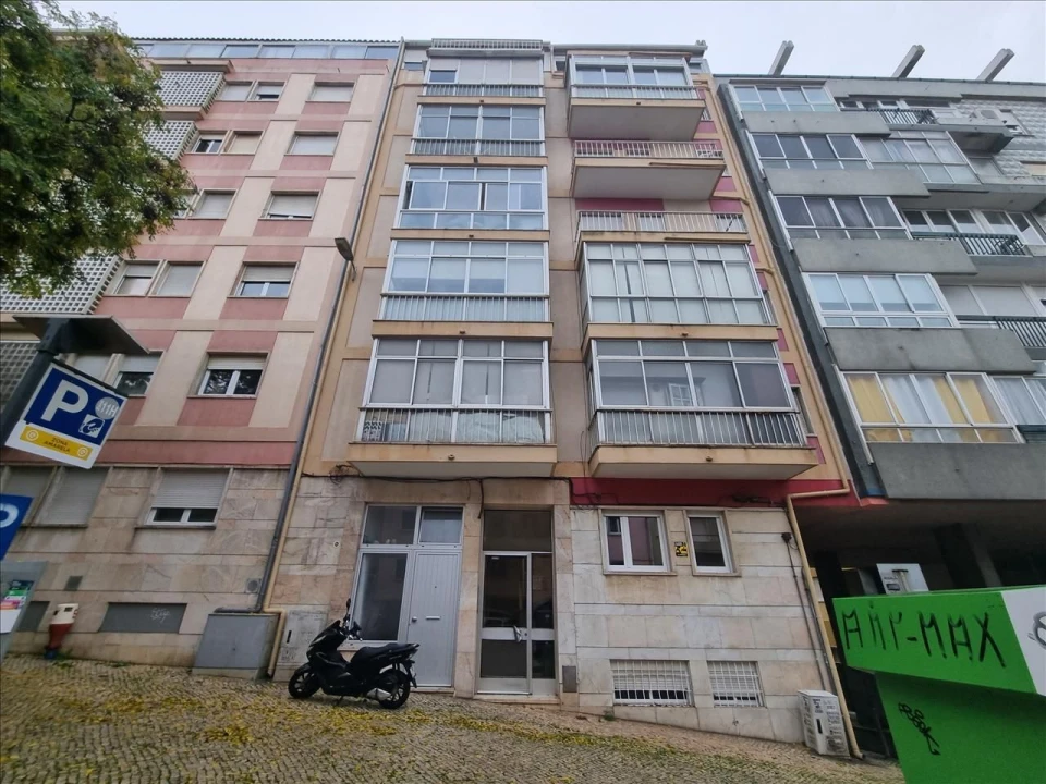 Apartamento T2 para Venda em Campolide Foto 1