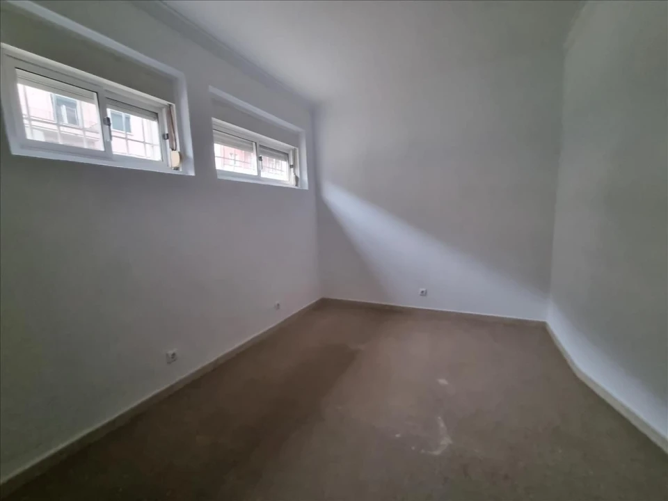 Apartamento T2 para Venda em Campolide Foto 8