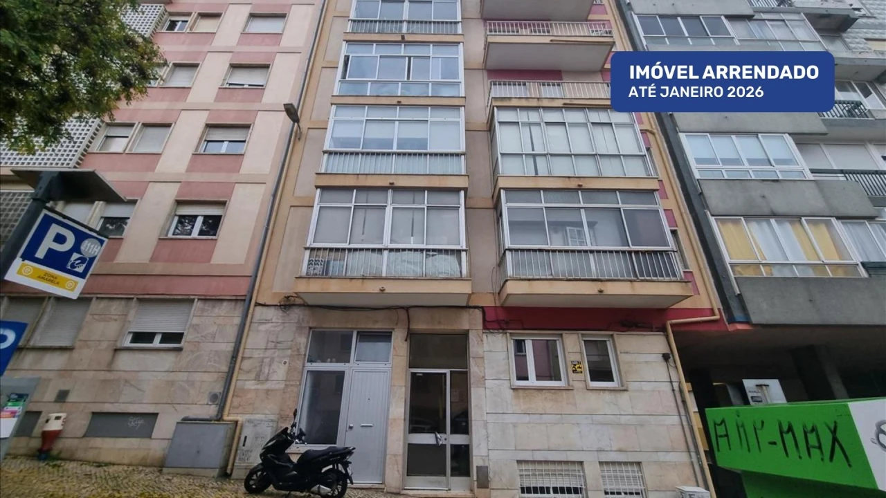 Apartamento T2 para Venda em Campolide Foto 1