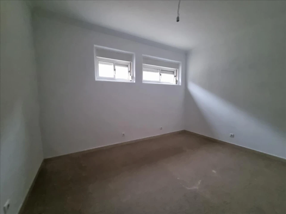 Apartamento T2 para Venda em Campolide Foto 8