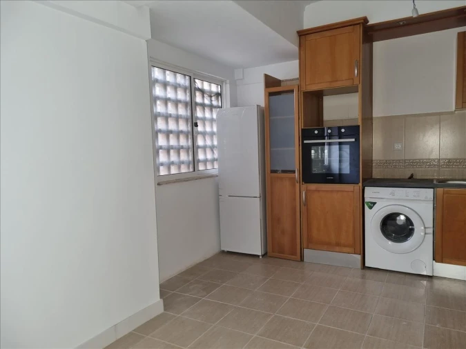 Apartamento T2 para Venda em Campolide Foto 6