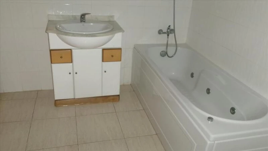 Apartamento T2 para Venda em Azambuja Foto 8