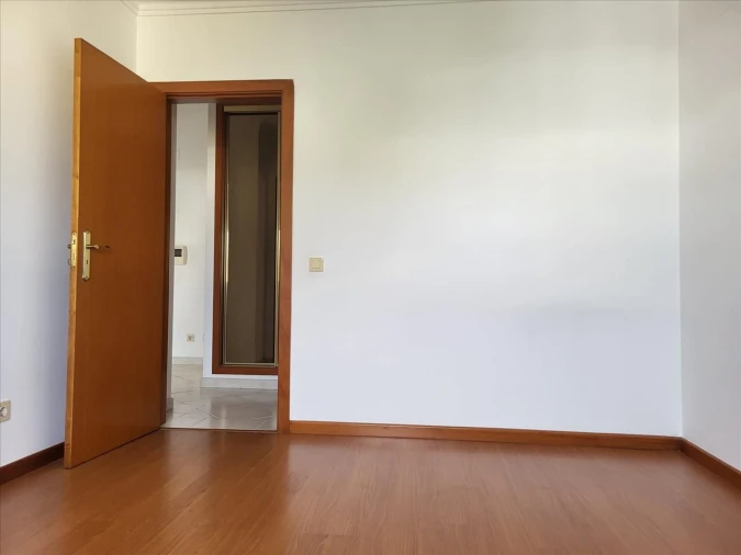 Apartamento T1 para Venda em Carregado e Cadafais Foto 9