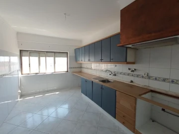 Apartamento T3 para Venda em Carregado e Cadafais