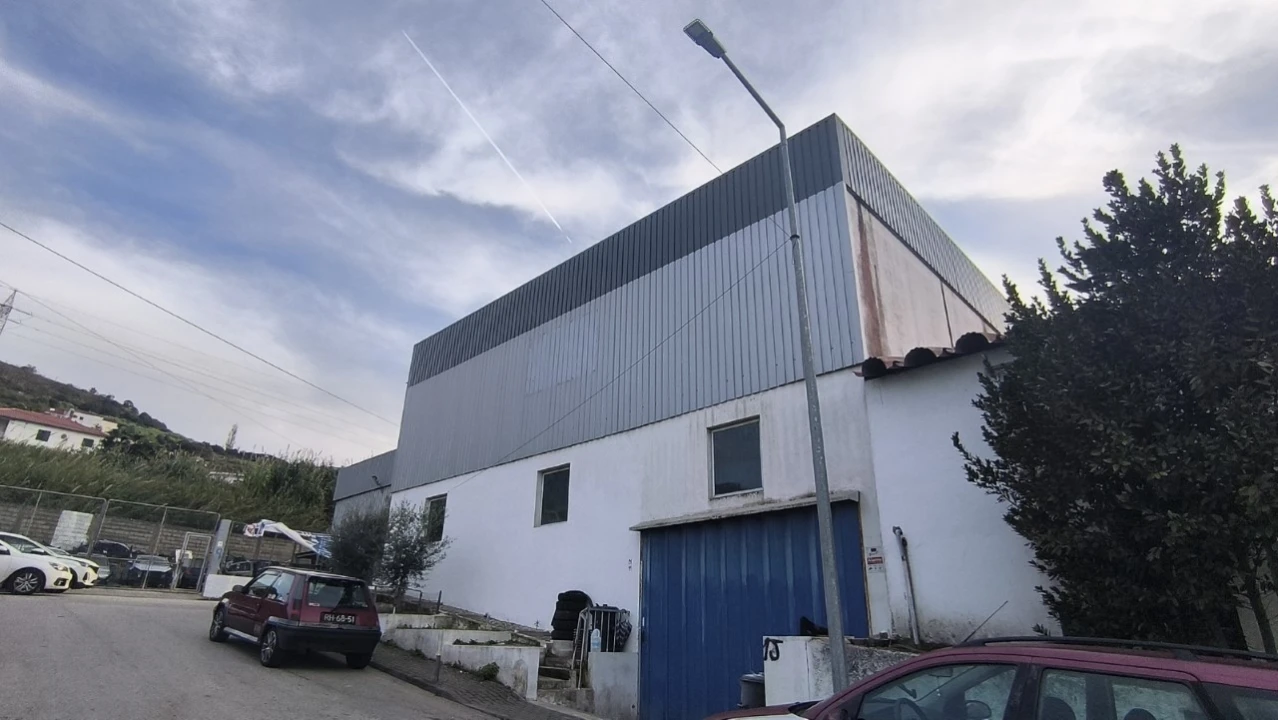 Armazém para Venda em Santo António dos Cavaleiros e Frielas Foto 1