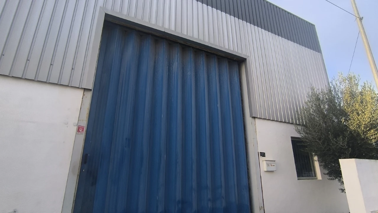 Armazém para Venda em Santo António dos Cavaleiros e Frielas Foto 6