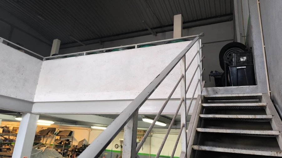 Armazém para Venda em Santo António dos Cavaleiros e Frielas Foto 5