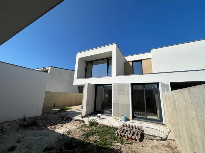 Moradia T4 para Venda em Santa Joana Foto 1