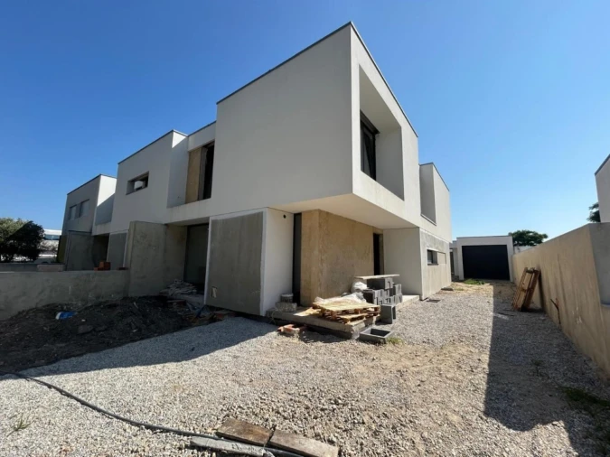 Moradia T4 para Venda em Santa Joana Foto 2