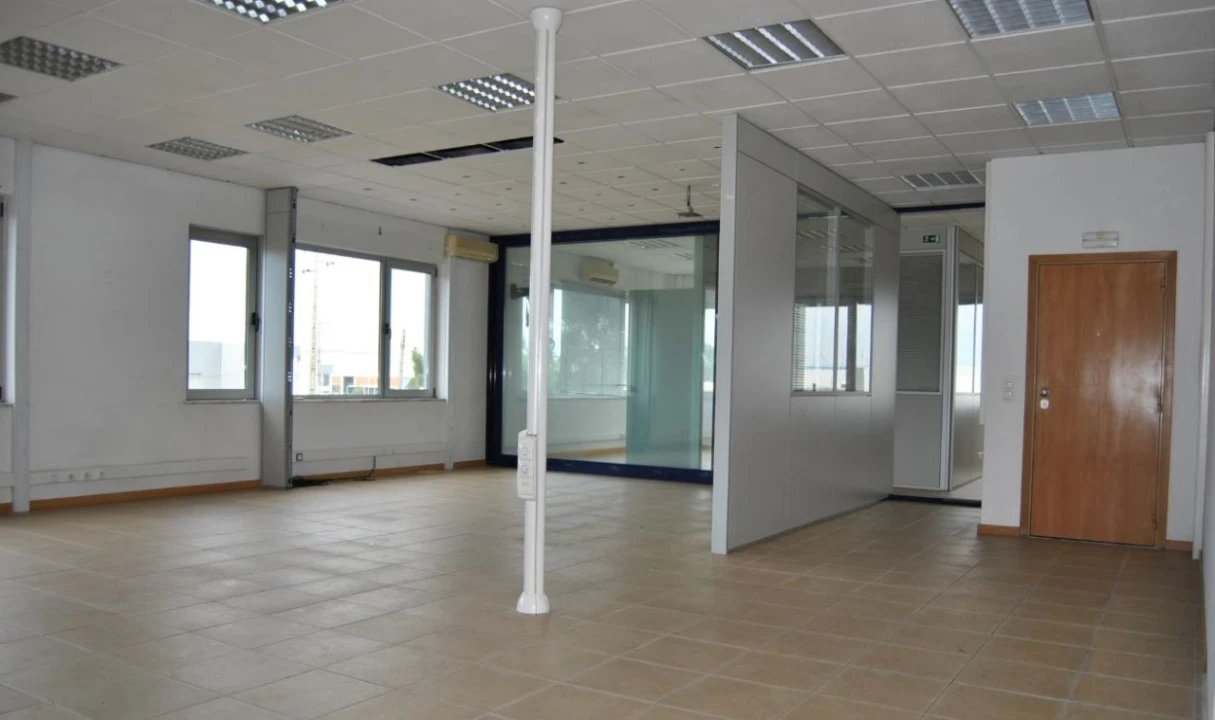 Escritório para Arrendamento em Cacia Foto 1