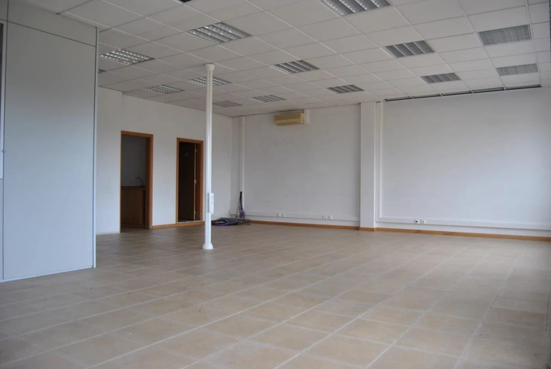 Escritório para Arrendamento em Cacia Foto 3
