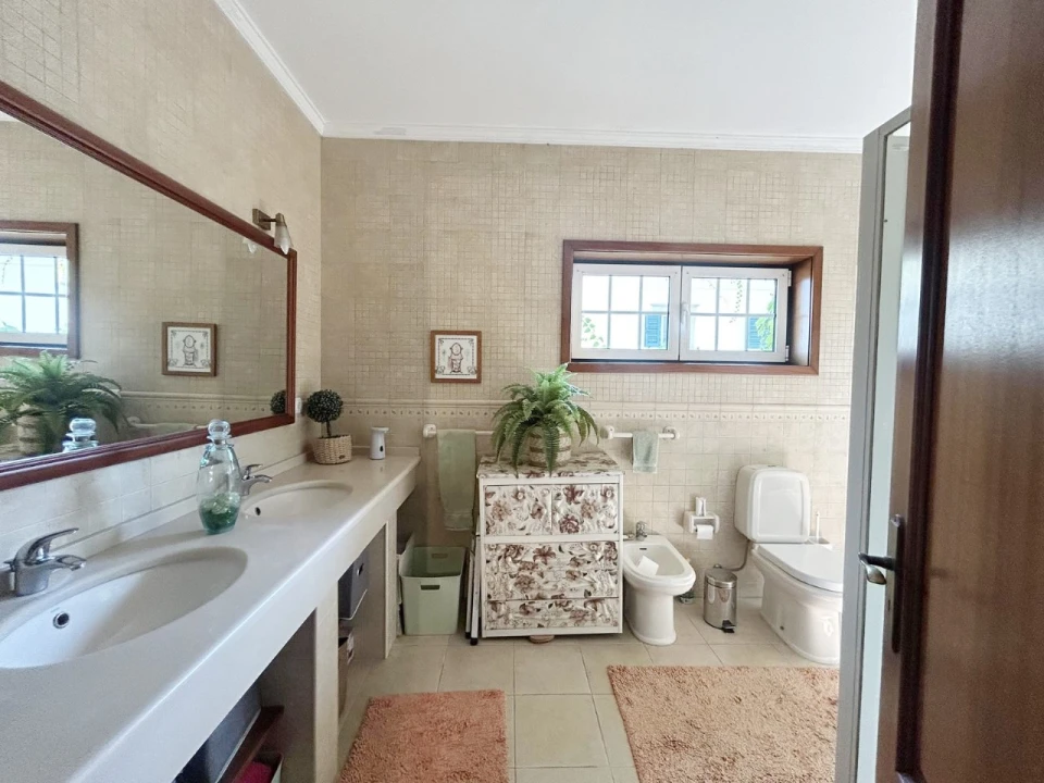 Moradia T4 para Venda em Oiã Foto 48