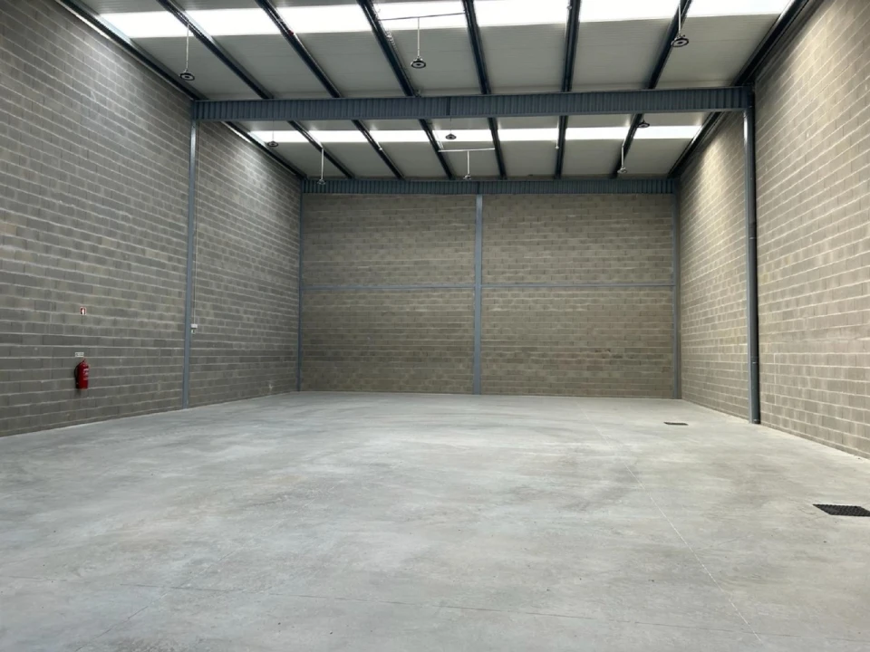 Armazém para Arrendamento em Oiã Foto 1