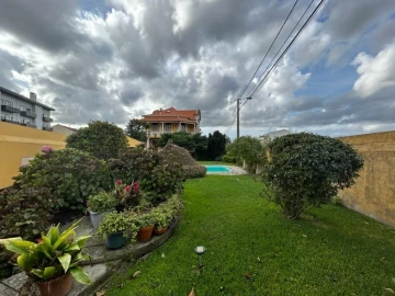 Moradia T7 para Venda em Esgueira