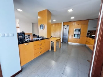 Moradia T5 para Venda em Esgueira