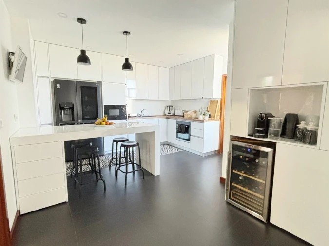 Apartamento T6 para Venda em Glória e Vera Cruz Foto 4