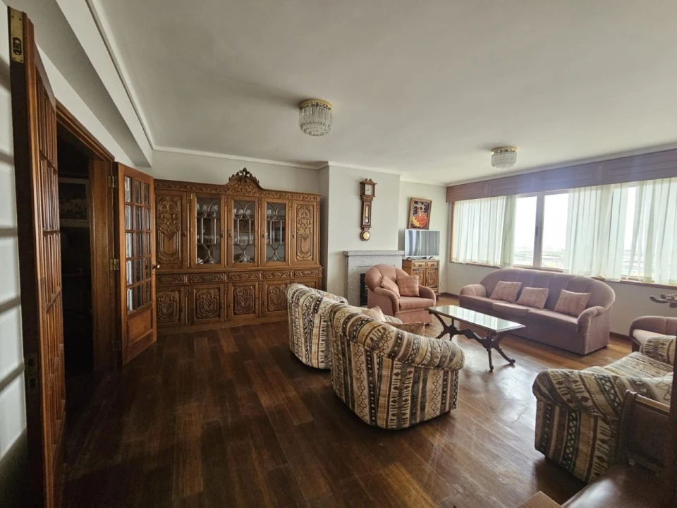 Apartamento T4 para Venda em Glória e Vera Cruz Foto 1