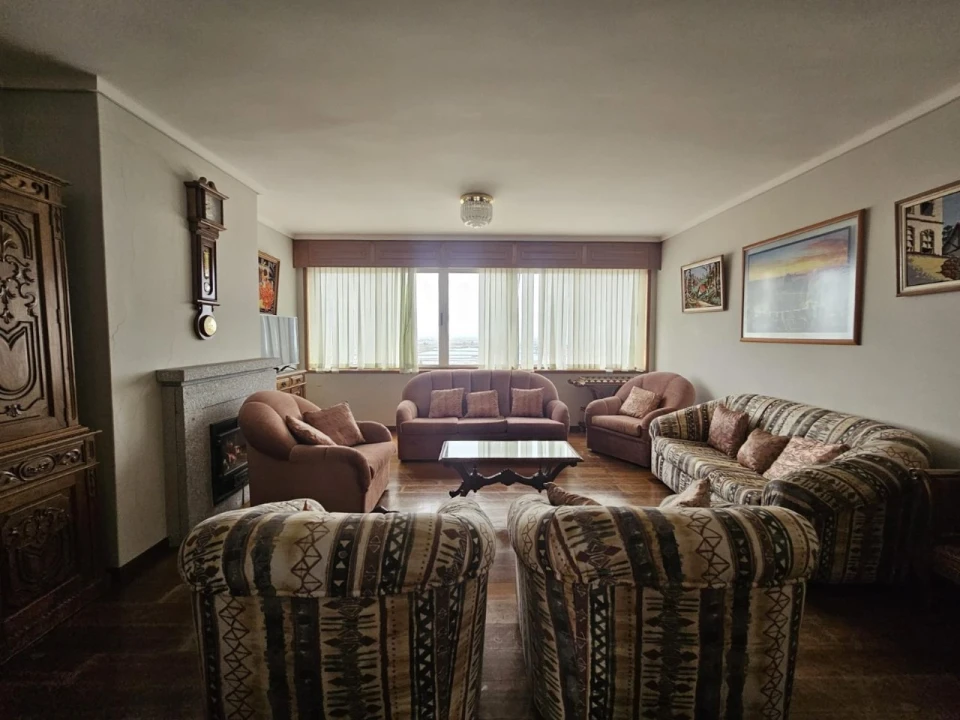 Apartamento T4 para Venda em Glória e Vera Cruz Foto 2