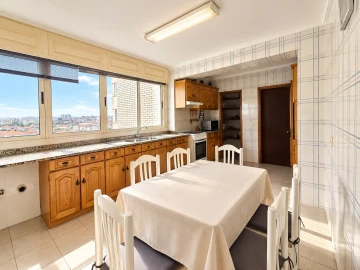 Apartamento T4 para Venda em Glória e Vera Cruz