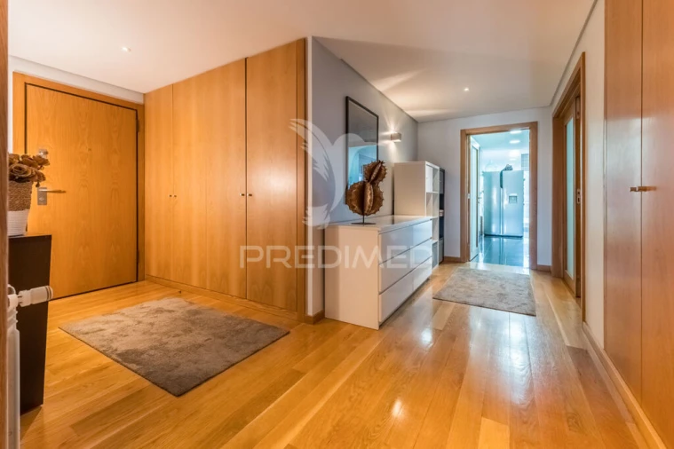 Apartamento T4 para Venda em Cidade da Maia Foto 4