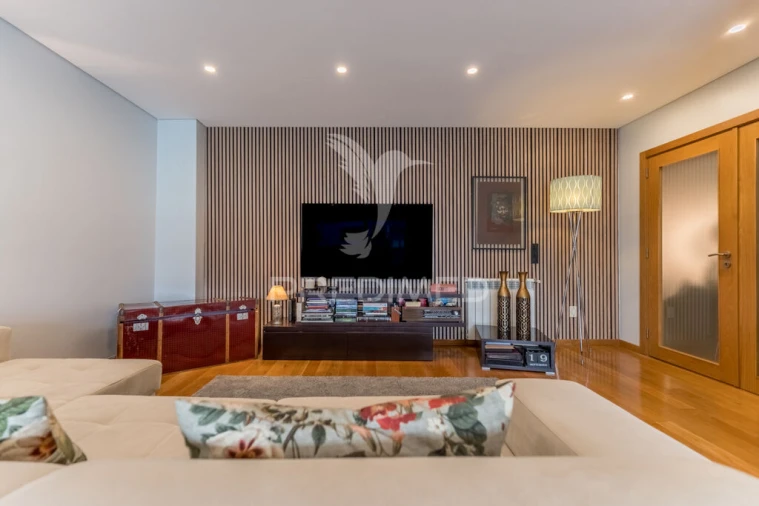 Apartamento T4 para Venda em Cidade da Maia Foto 9