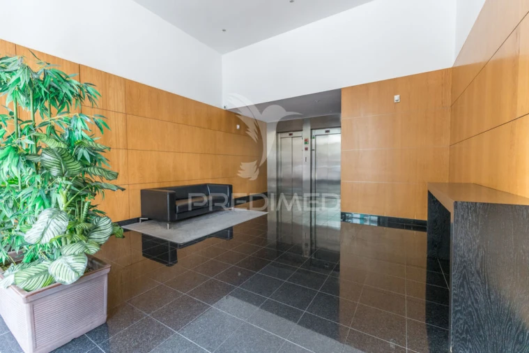 Apartamento T4 para Venda em Cidade da Maia Foto 2