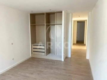 Apartamento T4 para Venda em Rebordões