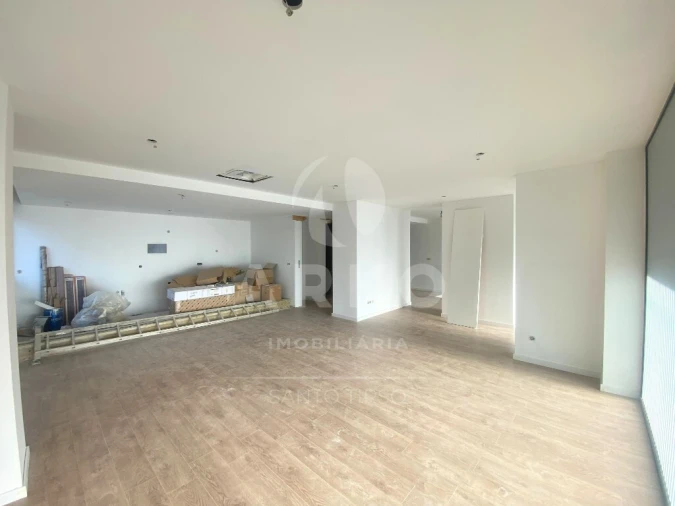 Apartamento T4 para Venda em Rebordões Foto 2