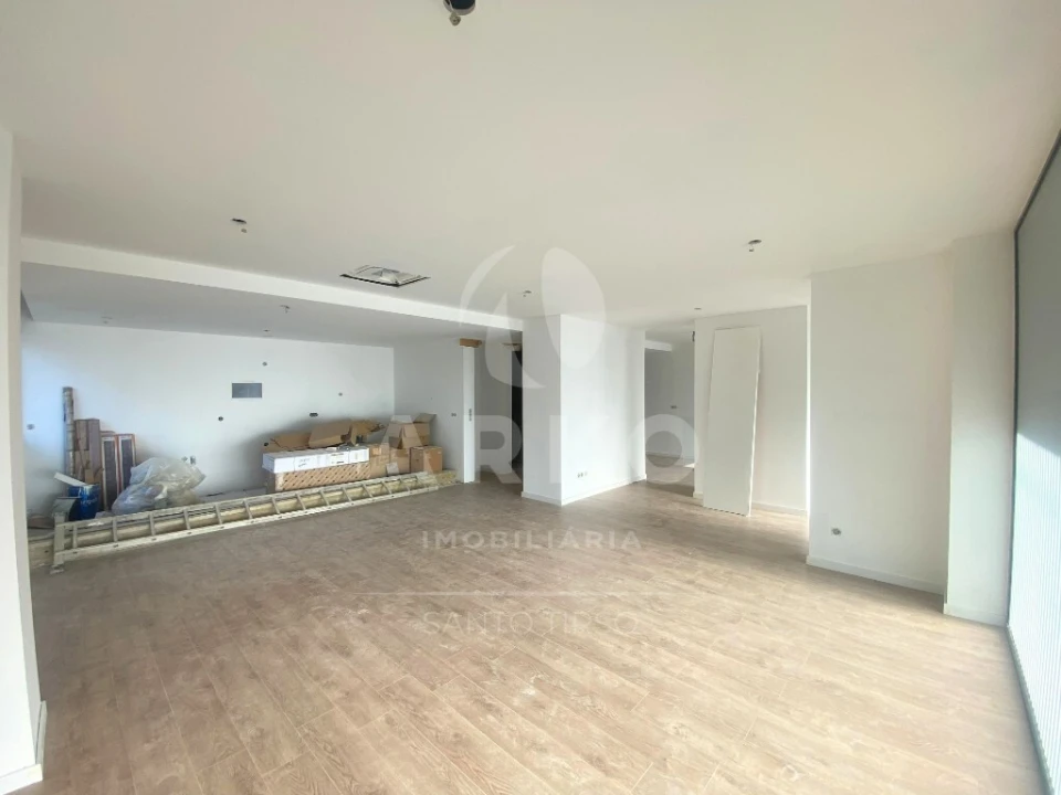 Apartamento T4 para Venda em Rebordões Foto 2