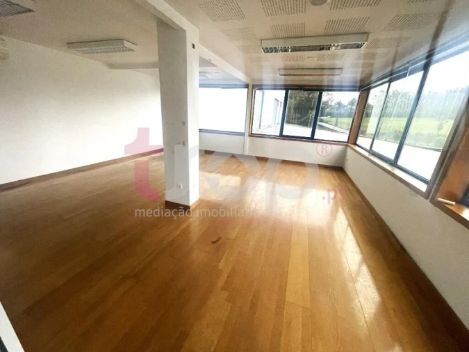 Armazém para Venda em Chorente, Góios, Courel, Pedra Furada e Gueral Foto 9